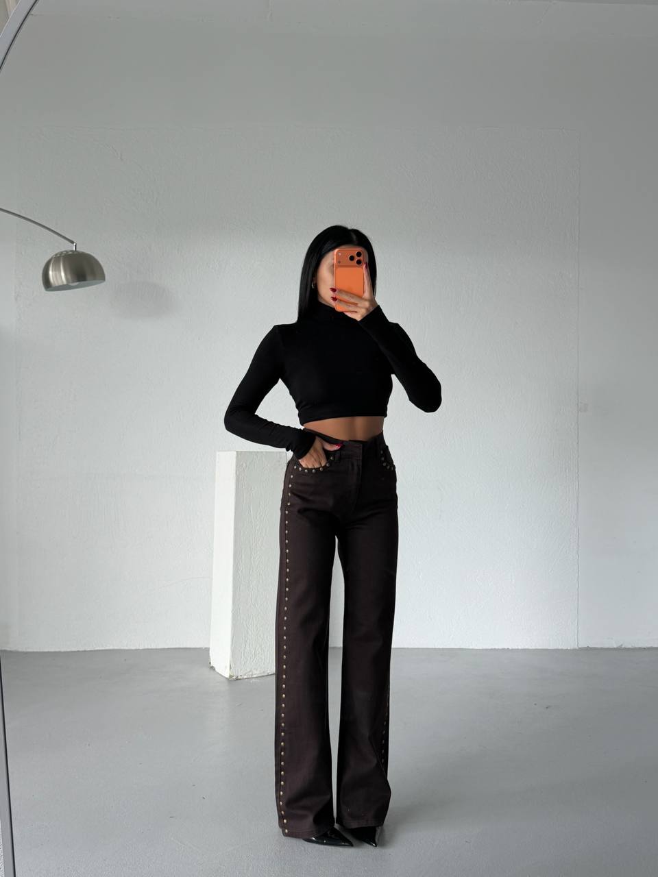 High-Waisted Stud Jeans